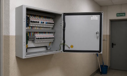 Как выбрать распределительный шкаф для промышленного объекта: от расчета нагрузки до монтажа - УПС инжиниринг
